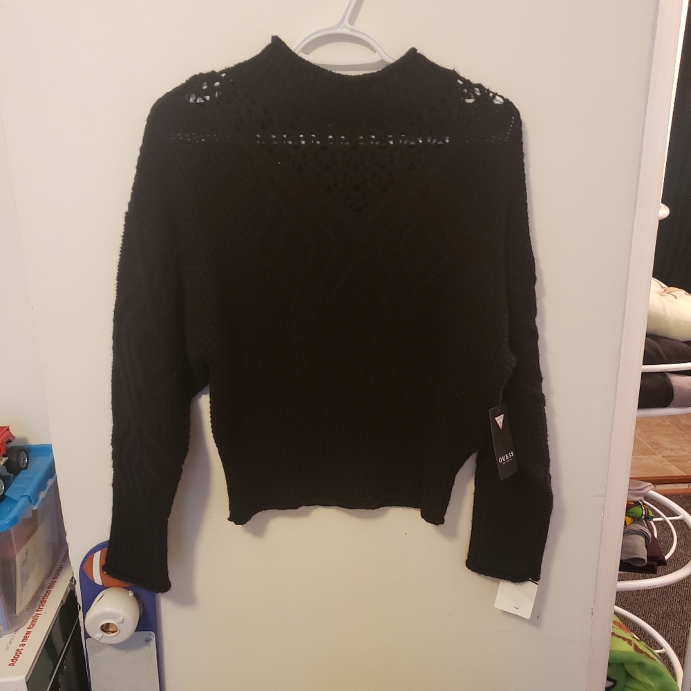 BRAND NEW GUESS SWEATER SIZE MEDIUM